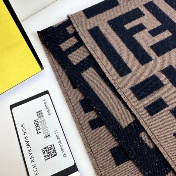 Fendi scarf - Picture 6 of 6